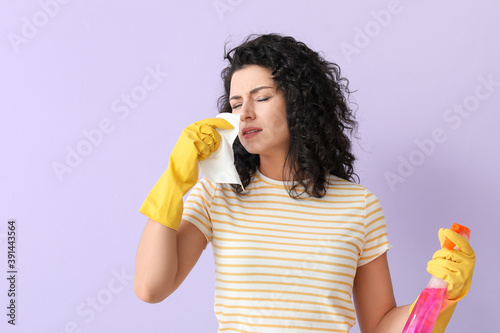 Allergic woman with deterge...
