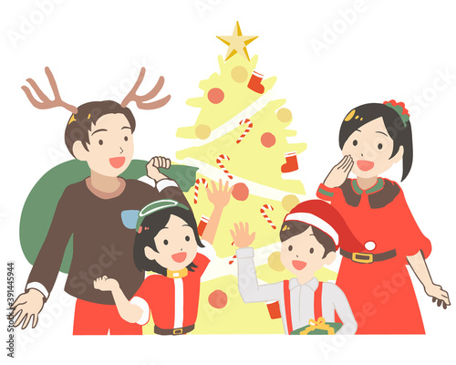 クリスマスを楽しむ家族 黄色のモミの木(線無し)