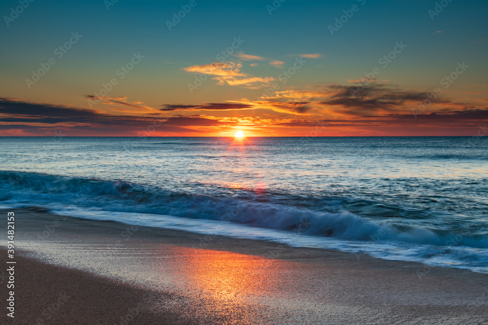 Fototapeta premium High cloud sunrise seascape