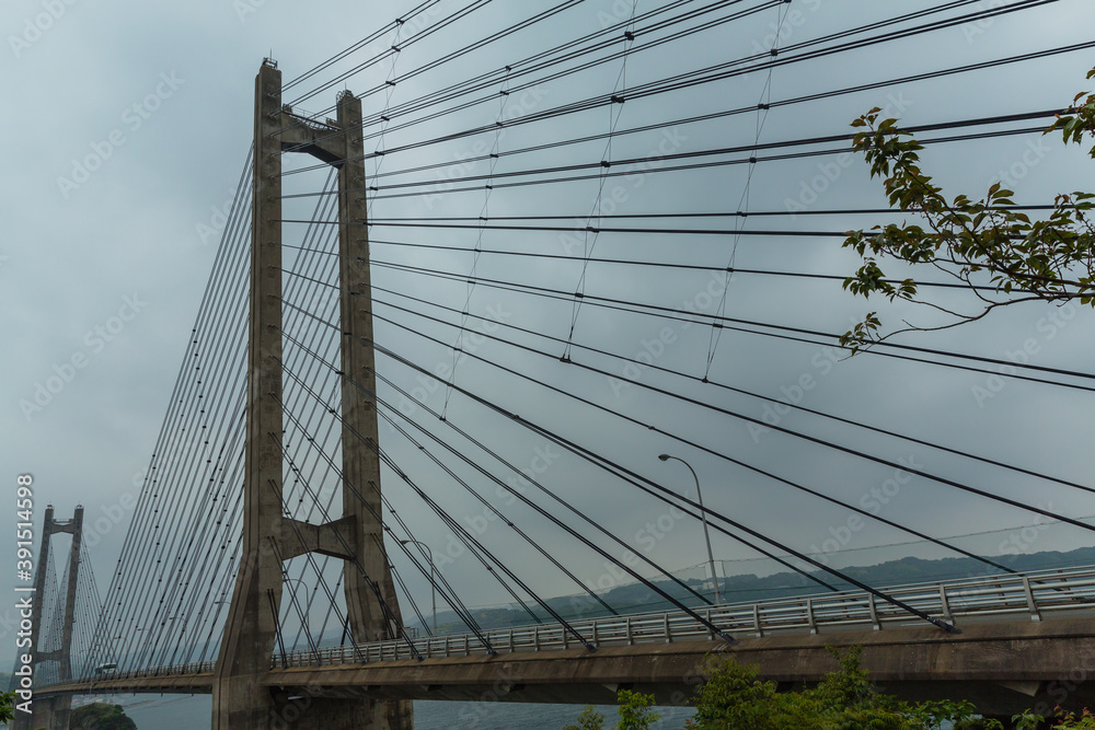Fototapeta premium 日本 佐賀県唐津市、加部島と九州本土を結ぶ呼子大橋