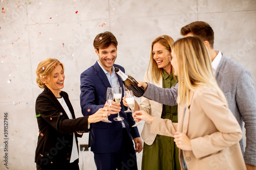 Group of business people ce...