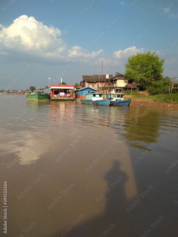 Obraz premium boats on the river