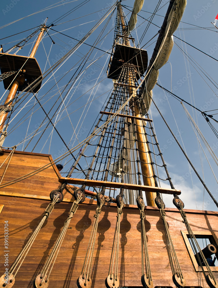 Foto De 17th Century Galleon Shrouds And Mast Do Stock Adobe Stock