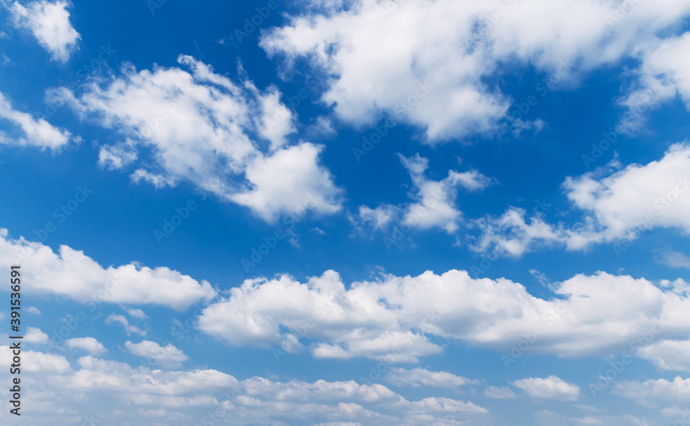 Naklejka premium panorama blue sky with cloud and sunshine background
