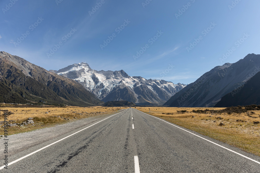 雪山への道　無人　ニュージーランド
