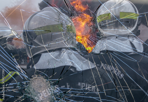 sapeurs pompiers et la violence urbaine photo