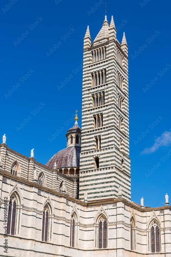 Der Dom in der Altstadt von Siena in der Toskana, Italien