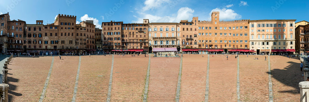 Der Piazza del Campo in der Altstadt von Siena in der Toskana, Italien