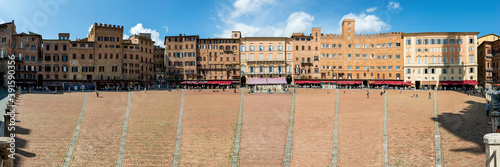 Der Piazza del Campo in der Altstadt von Siena in der Toskana, Italien © franzeldr