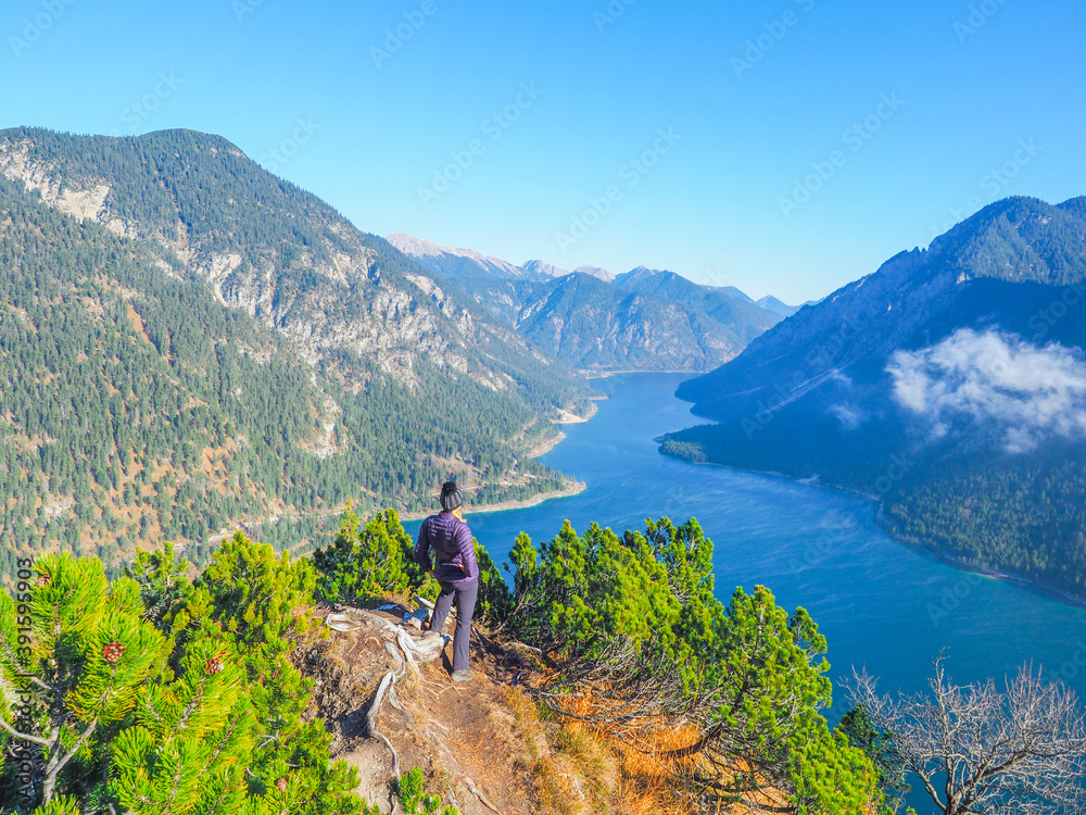 Wandern am Plansee im Herbst