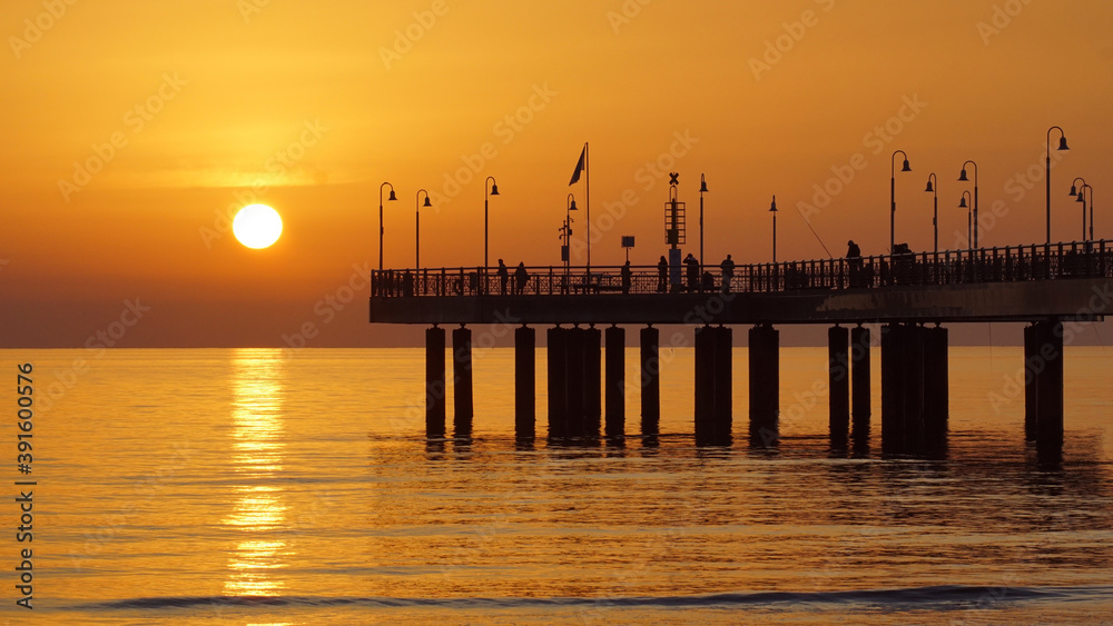 Fototapeta premium bridge in a yellow sunset