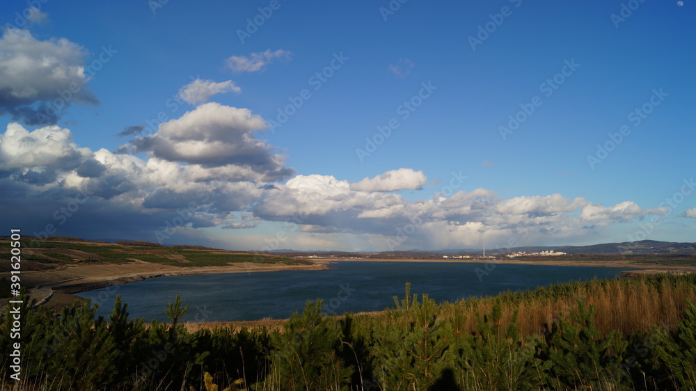 Obraz premium clouds over the lake