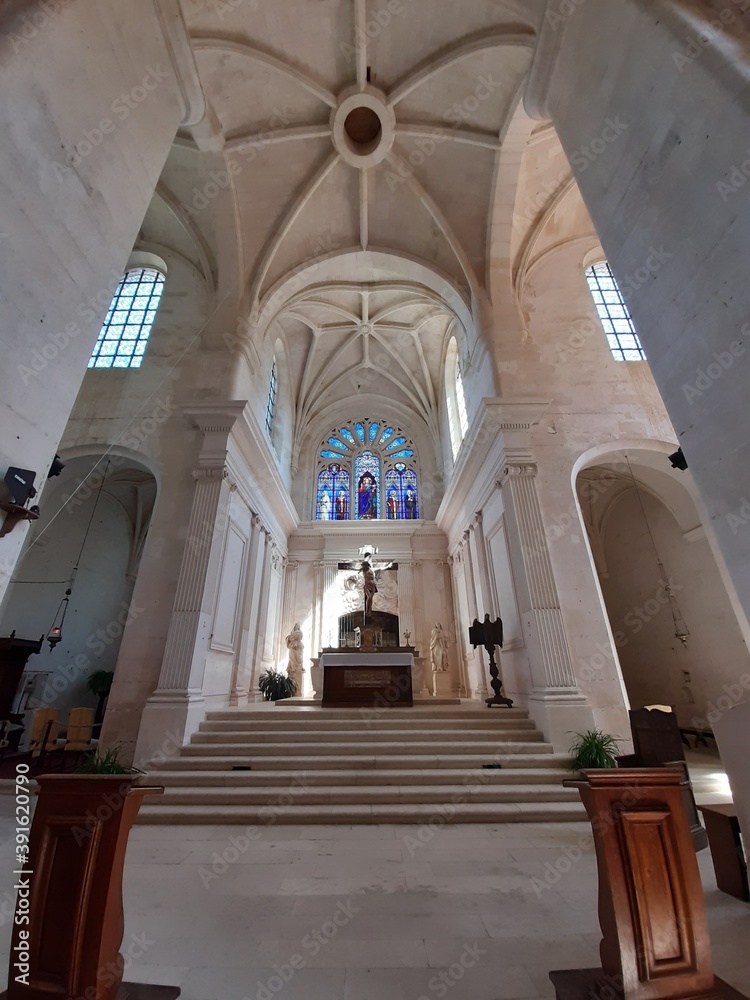 Intérieur de l'abbaye de Nouaillé-Maupertuis