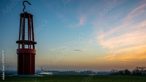 Blaue Stunde und Sonnenaufgang auf der halde Rheinpreussen photo