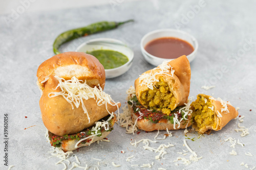 Authentic Indian Vegetarian food: Cheese Samosa Pav