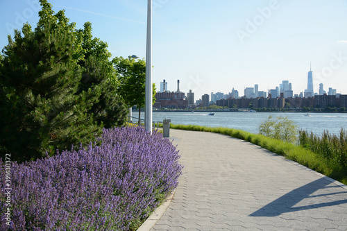Canvas Print New York, USA - June 3, 2019: Gantry Plaza State Park in Queens
