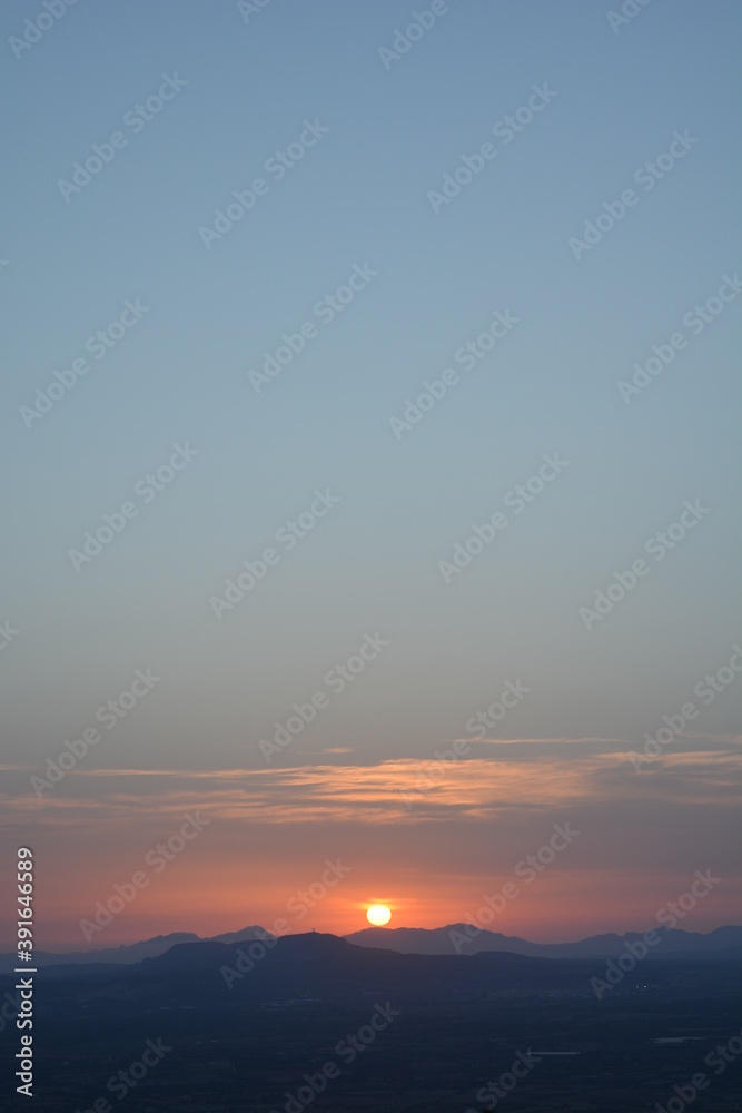 Puesta de sol con el cielo azul Puesta de sol con el cielo azul