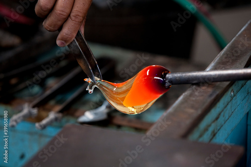 Artesanato de cristal produzido com a tradicional técnica Murano na cidade de Poços de Caldas, Minas Gerais. 