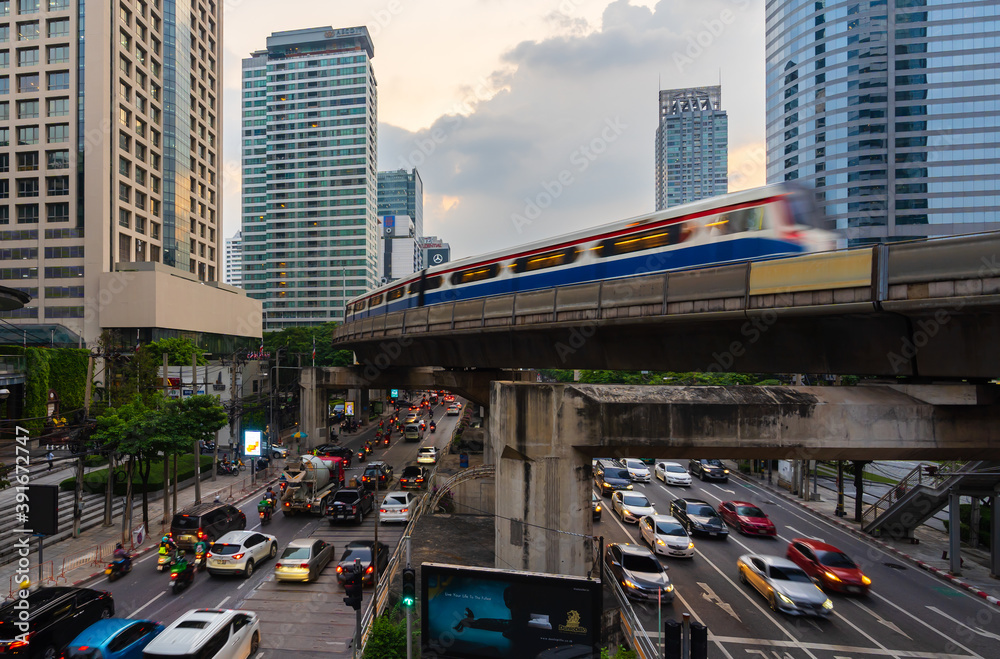 Fototapeta premium urban traffic and sky train in Bangkok, Thailand