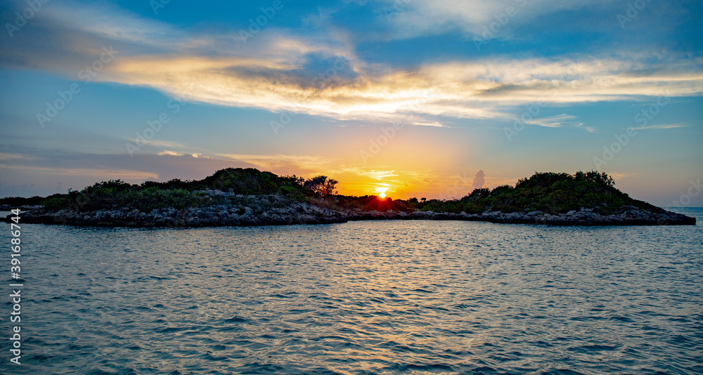 Fototapeta premium sunset over the sea Bahamas