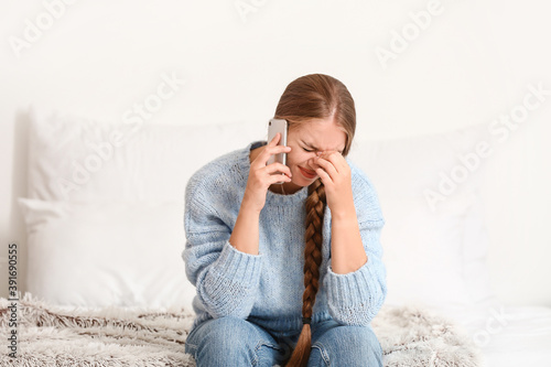 Stressed young woman talkin...