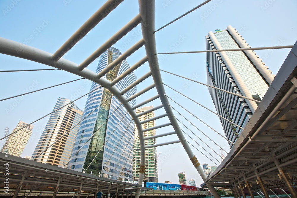 Fototapeta premium modern office building in downtown