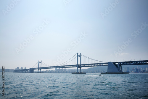 Fototapeta Naklejka Na Ścianę i Meble -   bridge city on Busan of South Korea