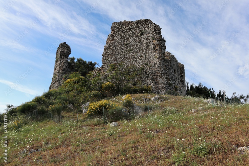 Castel Morrone - Resti del castello