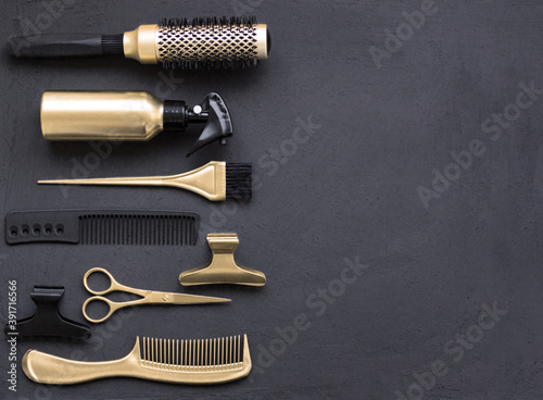 Εκτύπωση καμβά Hairdressing tools in black and gold on a gray concrete background