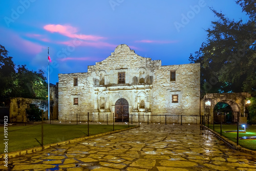 Foto The Historic Alamo at twilight, San Antonio, Texas