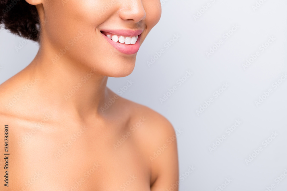 Cropped close-up portrait of her she nice attractive pure shine cheerful cheery wavy-haired girl beaming smile perfect clean clear skin isolated on light white gray color pastel background Cropped close-up portrait of her she nice attractive pure shine cheerful cheery wavy-haired girl beaming smile perfect clean clear skin isolated on light white gray color pastel background