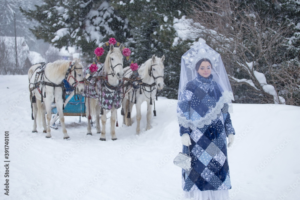 Russian three horse sleigh (russian three horse carriage, russian horse