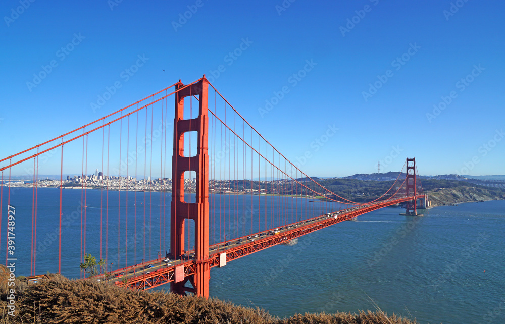 Obraz premium Famous Landmark red Golden Gate Bridge of San Francisco, California, United states , USA - seen from Battery Spencer - Travel and sightseeing concept