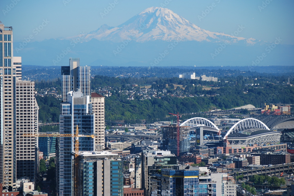Naklejka premium Mount Rainier view from Space Needle, Seattle, USA, July, 2013