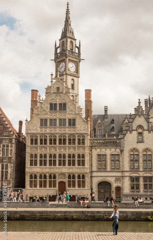 ville de gand ou gent en Belgique: une ville avec de magnifiques demeures flamandes anciennes