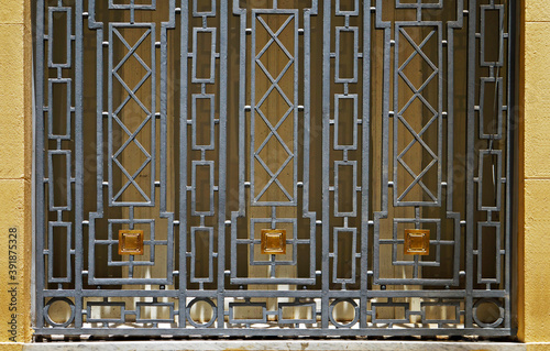 Art deco window ornamental grid (detail), Belo Horizonte, Brazil © Wagner Campelo