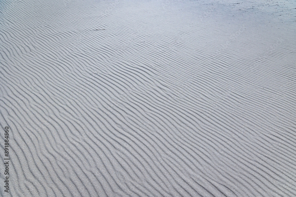 Obraz premium Sand pattern on a beach of Sarbsko Spit landscape park on the Baltic Sea coast in Poland