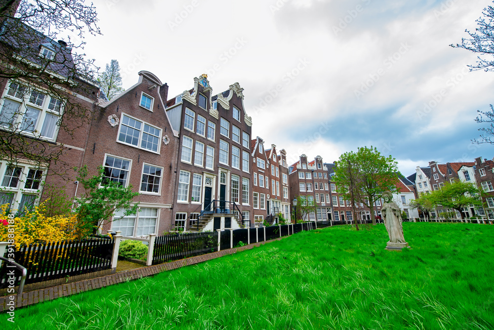 Begijnhof Former women's religious community, garden and buildings, Amsterdam, Netherlands