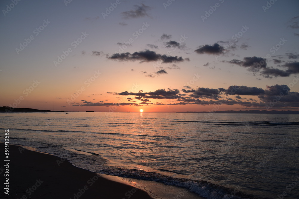 Fototapeta premium Sunset at the beach in Niigata, Japan
