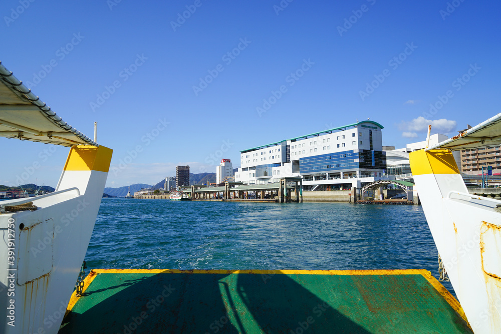 Φωτογραφία 船から眺める桟橋とフェリーターミナル　広島県尾道市