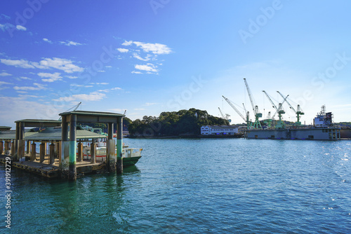 広島県 尾道水道に浮かぶ船着き場の桟橋