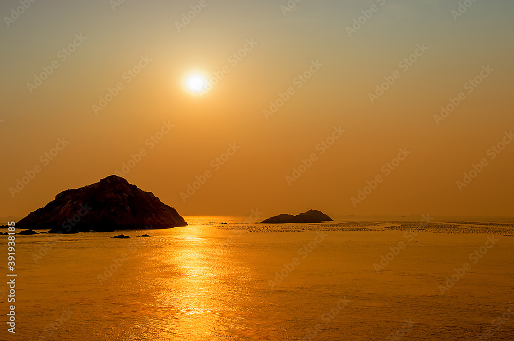 The golden sea scenery under the sun