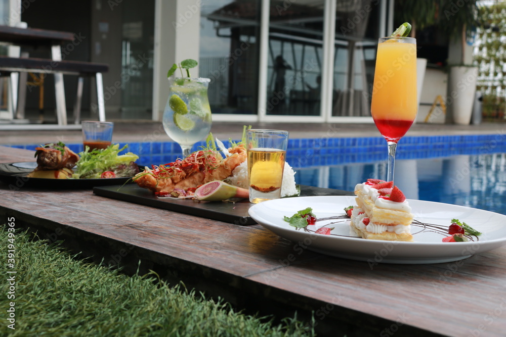 Fototapeta premium delicious food and drink with pool view