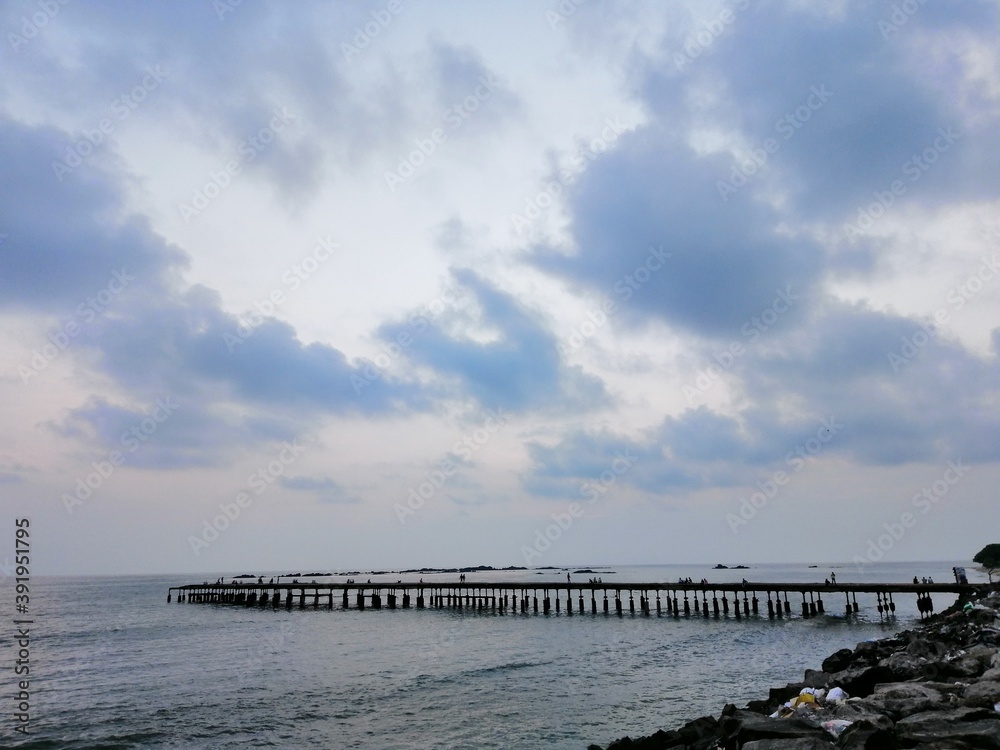 Fototapeta premium pier on the beach