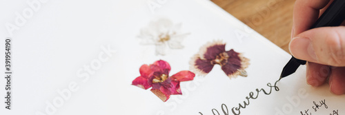 Schilderij op canvas Dried flowers in a spring flowers diary