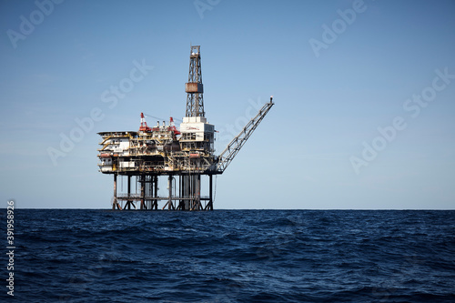 Oilrig isolated in a horizonview over the sea