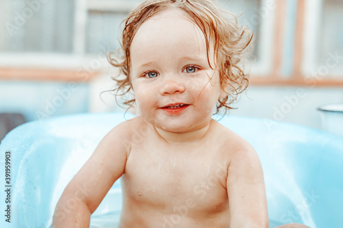 Принти на полотні a little boy is bathing in a bath