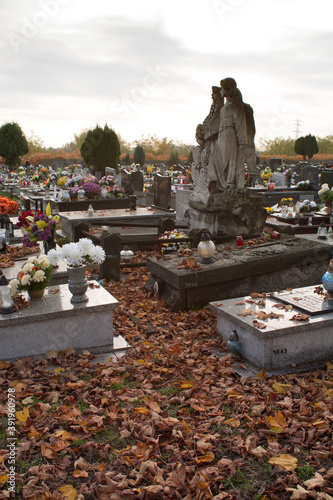 Cmentarz - Uroczystość Wszystkich Świętych. Cementery. Sollemnitas Omnium Sanctorum. photo