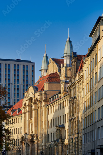 Canvas Print Repräsentative Schmuckfassade des denkmalgeschützten Gerichtsgebäudes Berlin-Mit