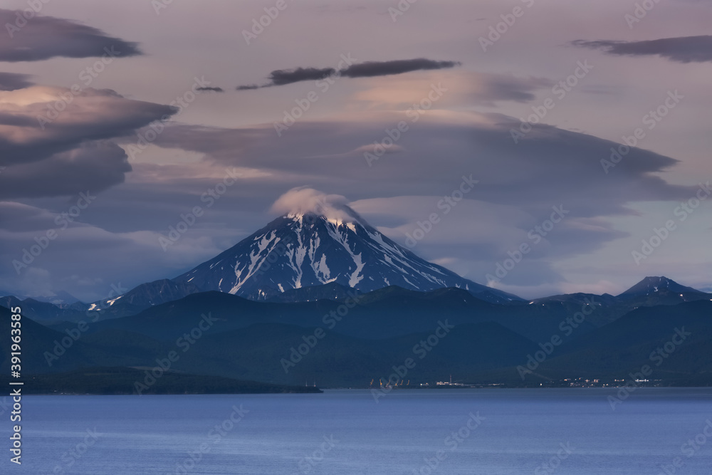 Kamchatka, Vilyuchinsky volcano at sunrise
